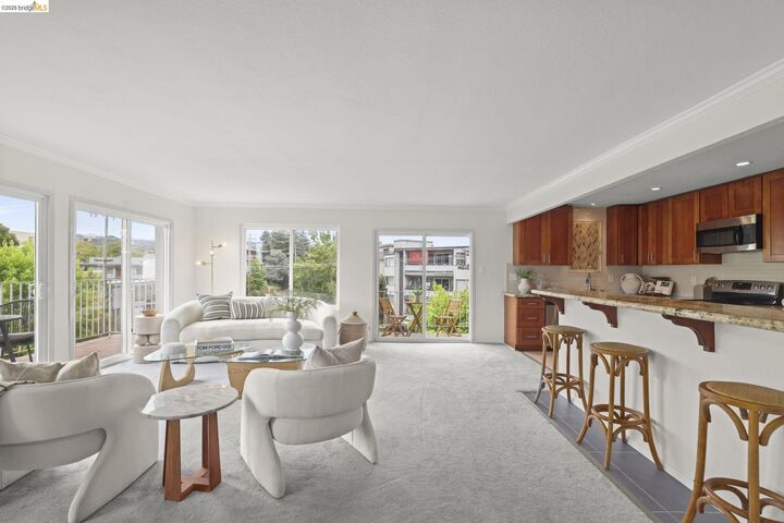 Property Photo:  695 Mariposa Ave 401  CA 94610 