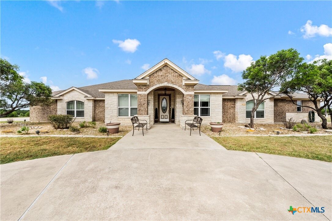Property Photo: 522 County Road 3371 TX 76539