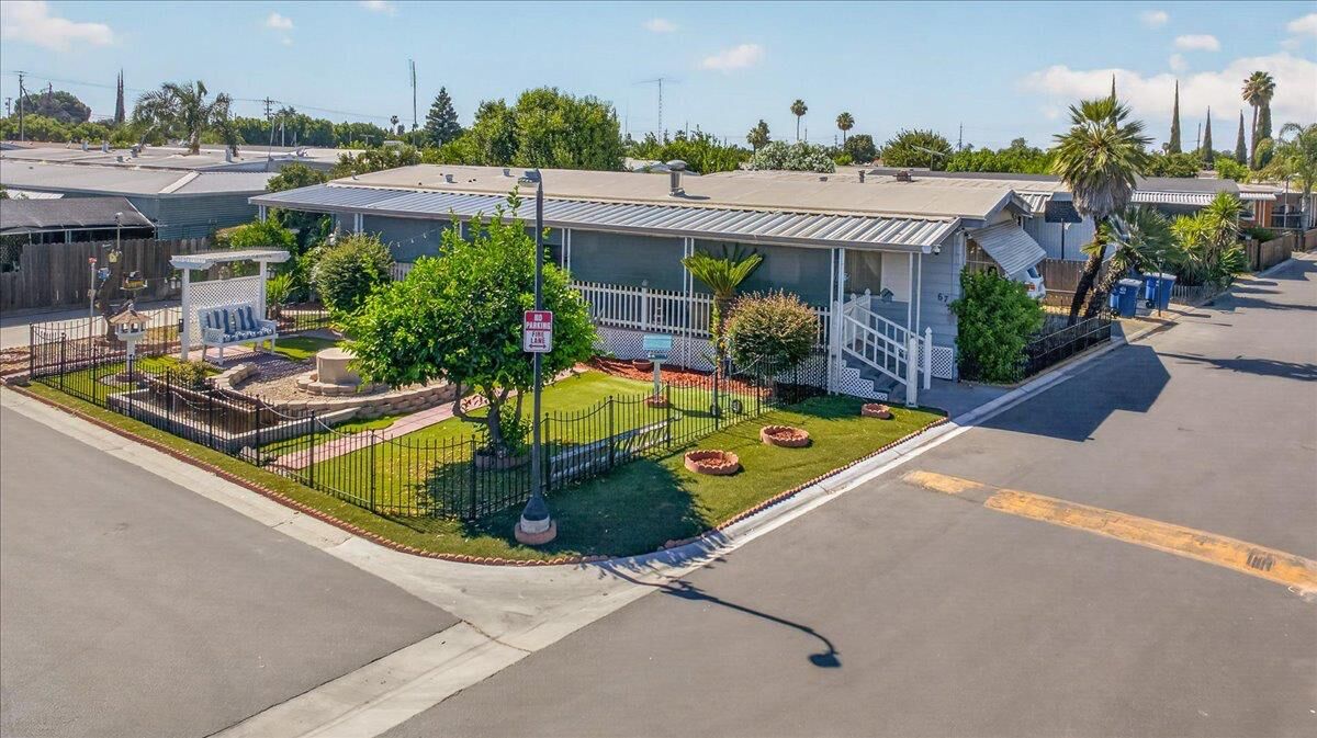 Property Photo:  2373 S Chestnut Ave 67  CA 93725 
