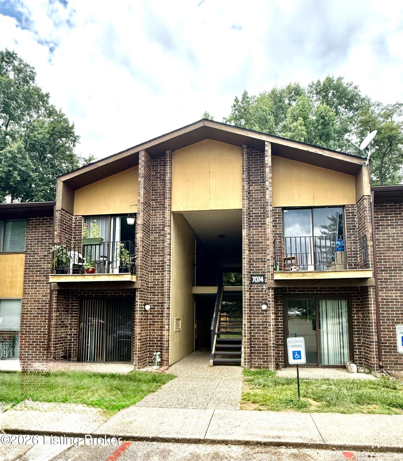 Property Photo:  7074 Wildwood Cir 164  KY 40291 