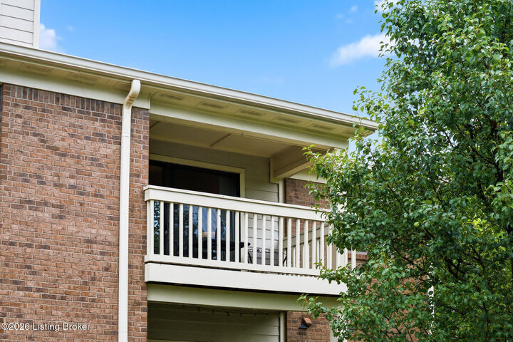 Property Photo: 8401 Ambrosse Ln 207 KY 40299
