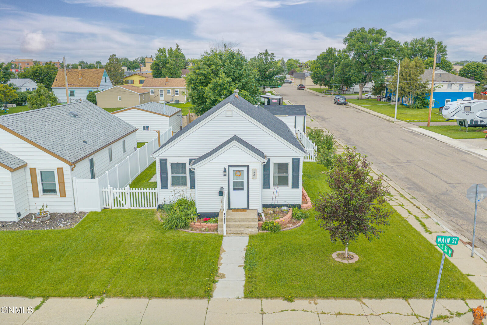Property Photo:  1521 Main Street  ND 58801 