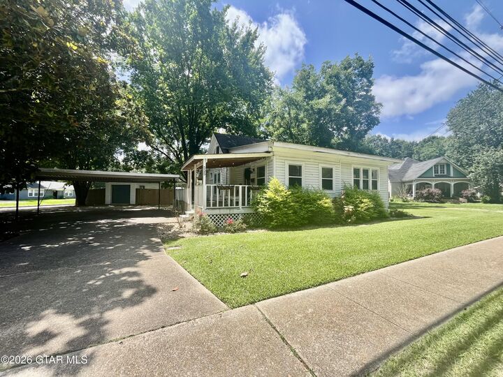 Property Photo:  525 Whitfield Street  MS 39759 