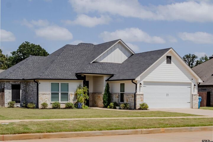 Property Photo:  811 Charlie  TX 75791 