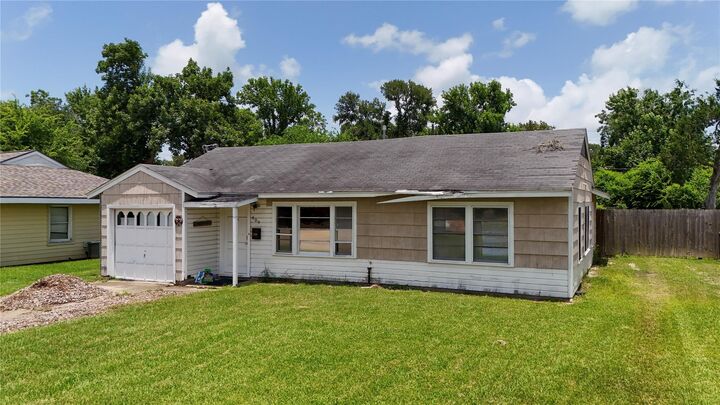 Property Photo: 409 Center Way TX 77566