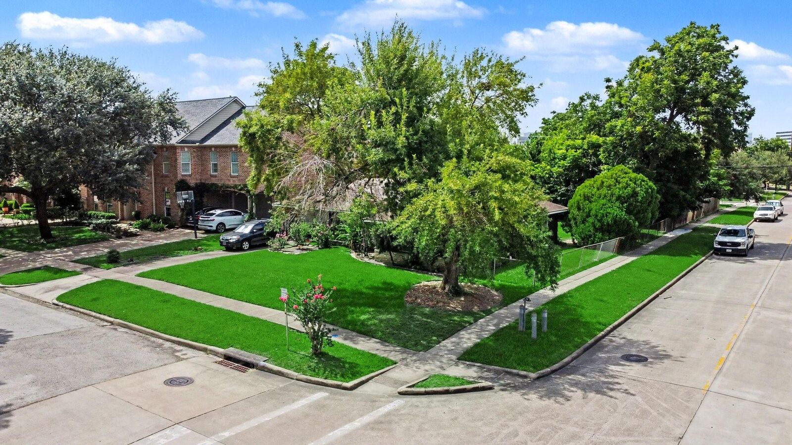 Property Photo: 4600 Pin Oak Lane TX 77401