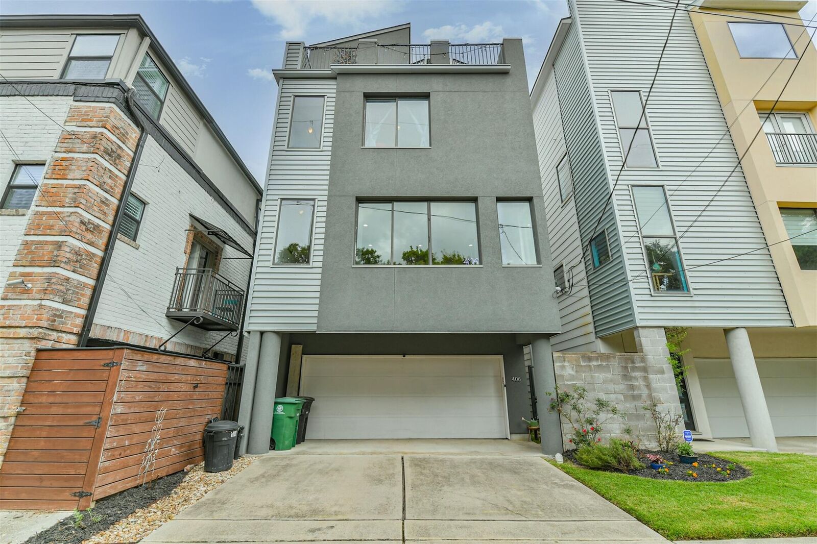 Property Photo:  406 Pacific Street  TX 77006 