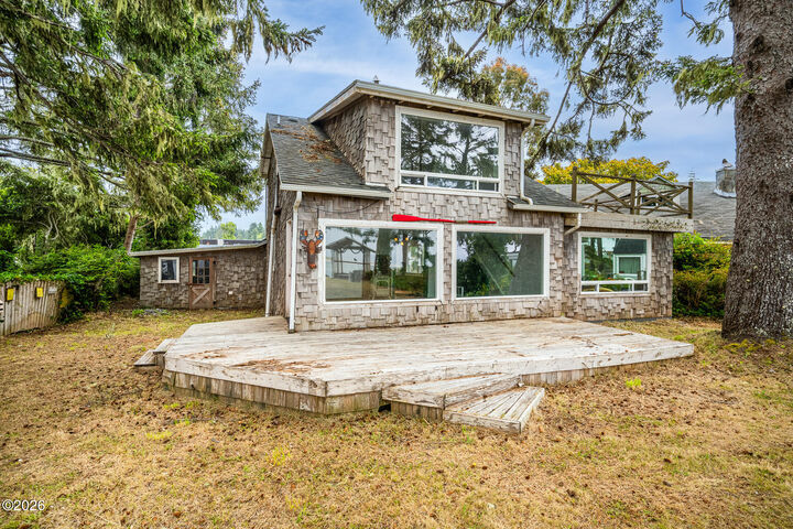 Property Photo: 140 NW Maple Street OR 97394