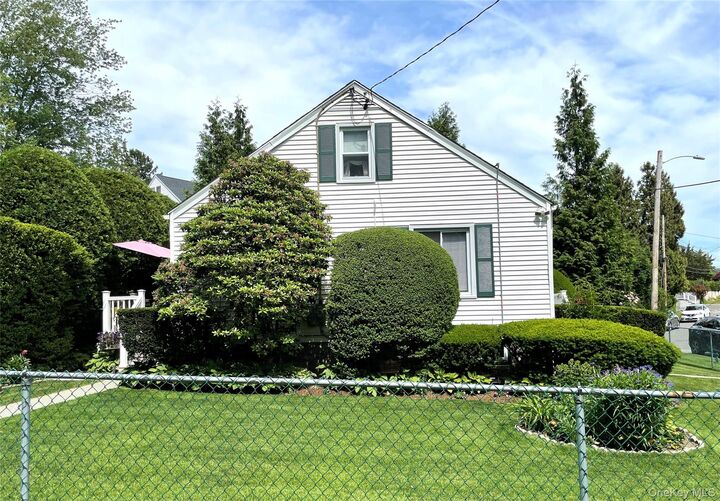 Property Photo:  11 Brook Road  NY 10573 