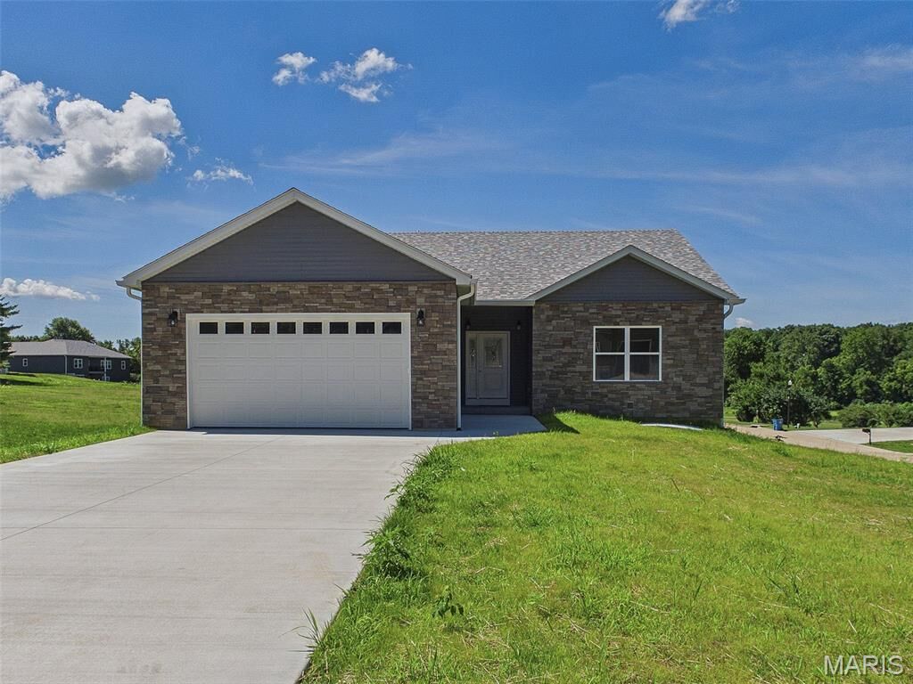 Property Photo:  126 Woodland Hills Court  IL 62002 