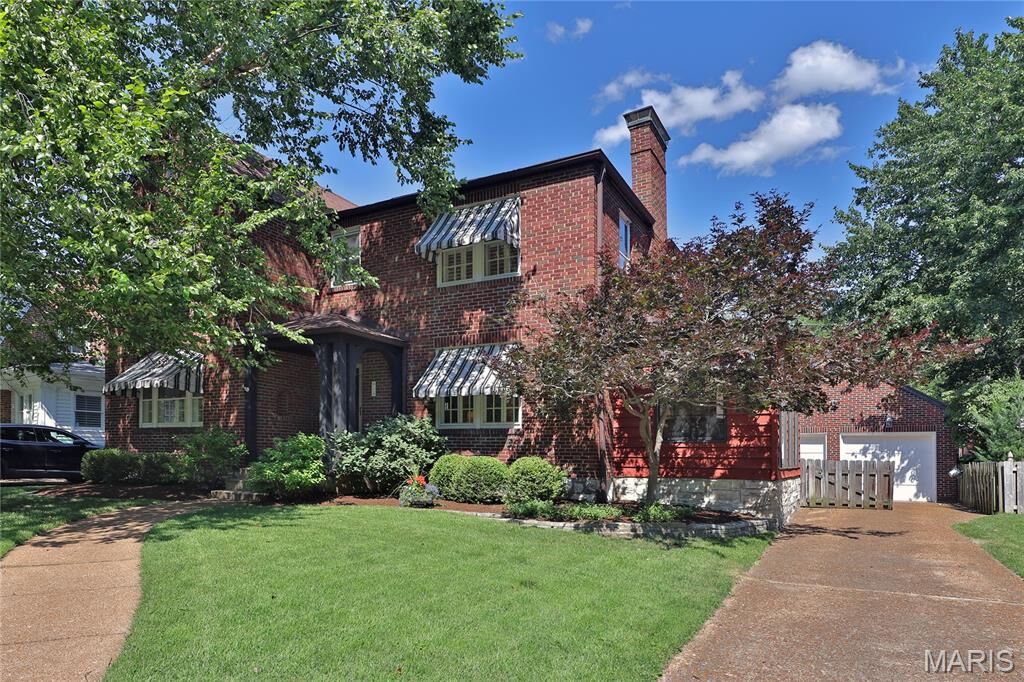 Property Photo:  418 Mission Court  MO 63130 
