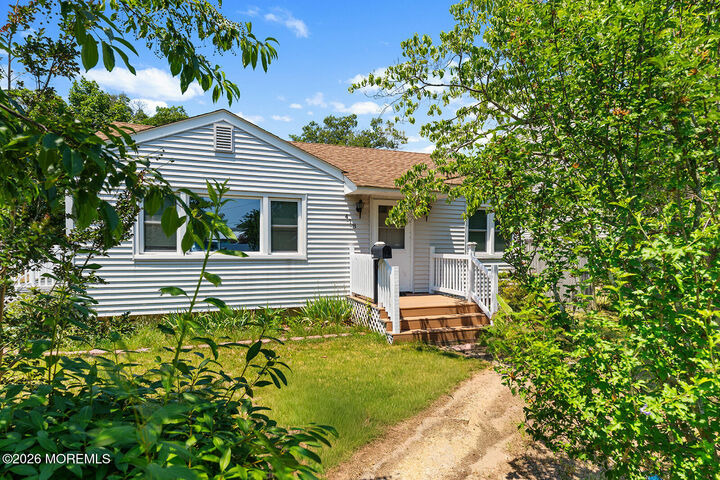 Property Photo:  418 Greenwood Lane  NJ 08723 