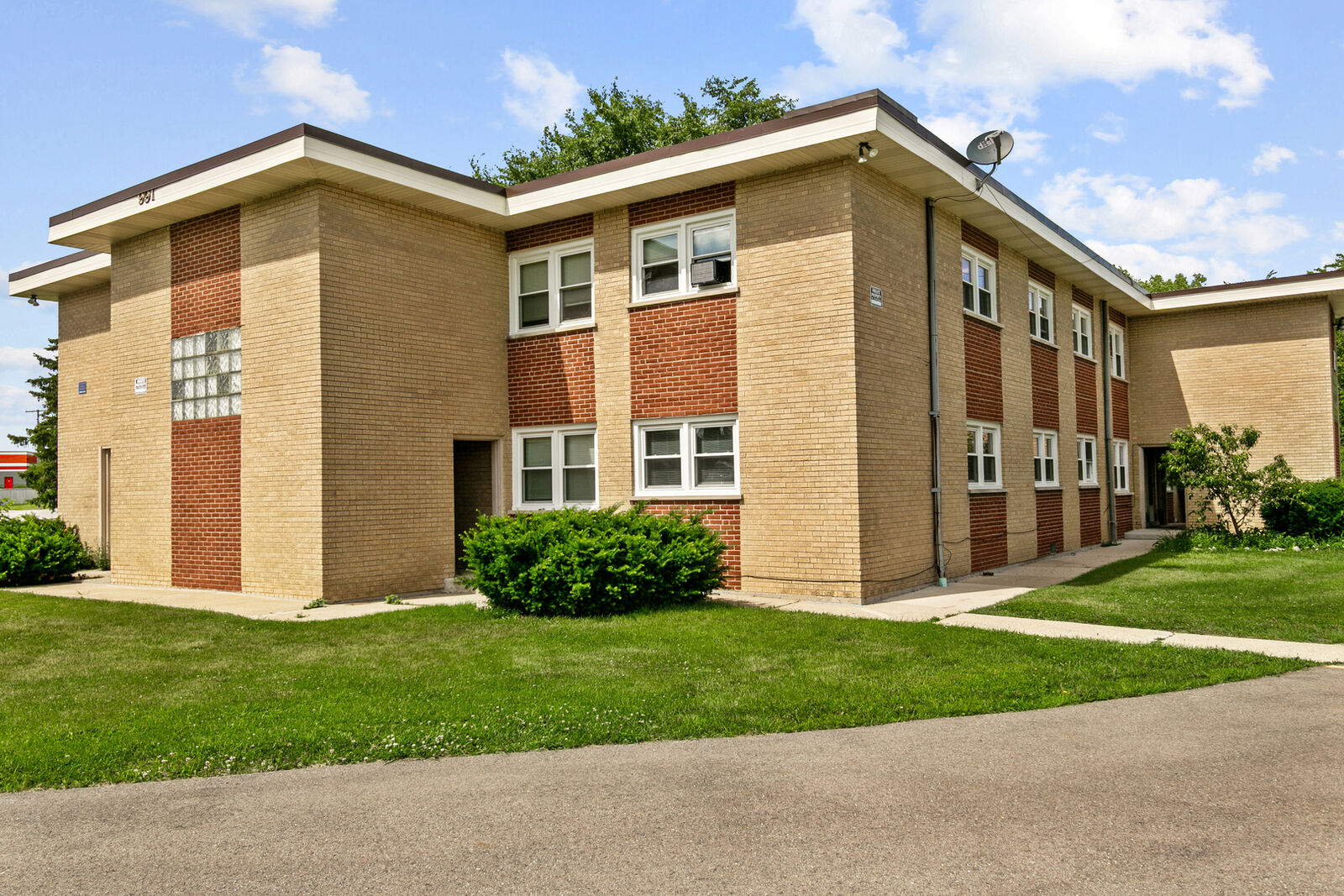 Property Photo:  1021 Tollview Avenue 5  IL 60505 