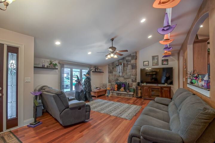 Property Photo:  1605 S Regan Road  IL 60451 