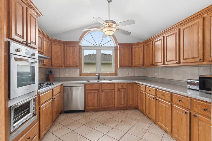 Property Photo:  8850 W 98th Place  IL 60465 