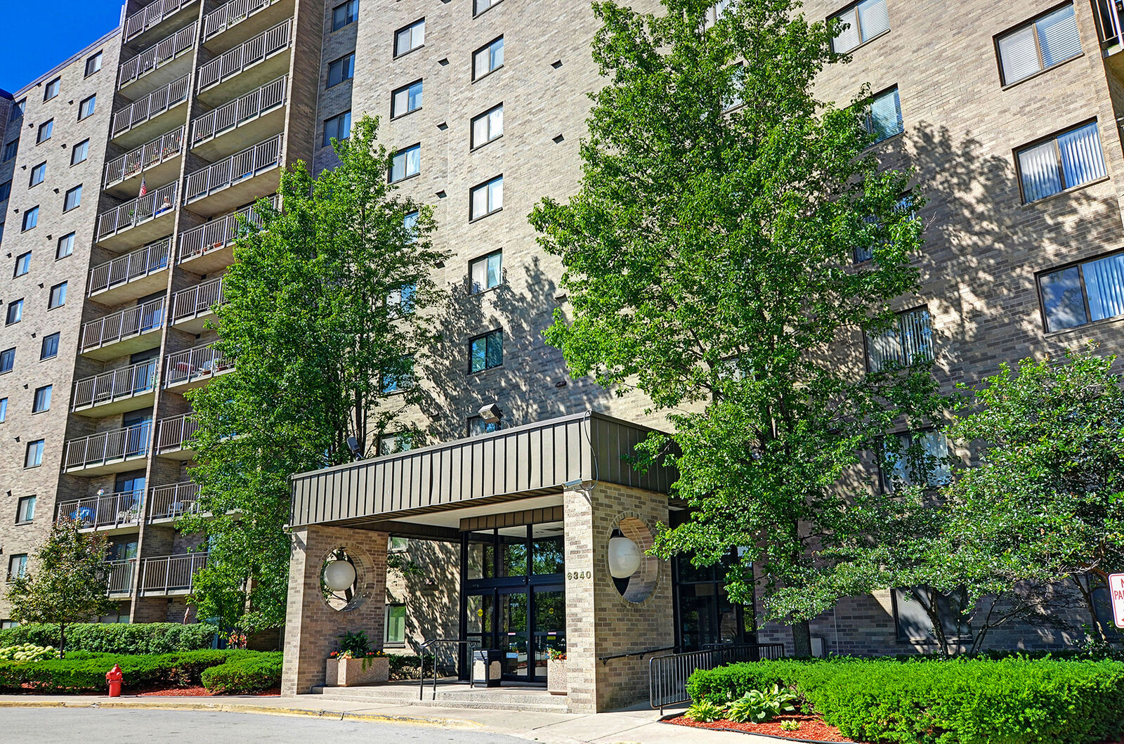 Property Photo:  6340 Americana Drive 117  IL 60527 