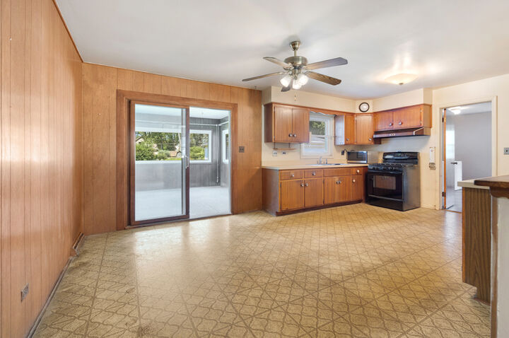 Property Photo: 12 E Elaine Circle IL 60070
