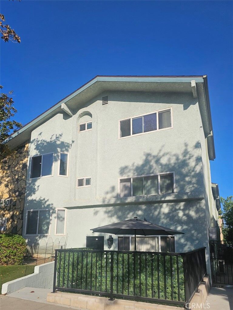 Property Photo:  430 E Valencia Avenue D  CA 91501 
