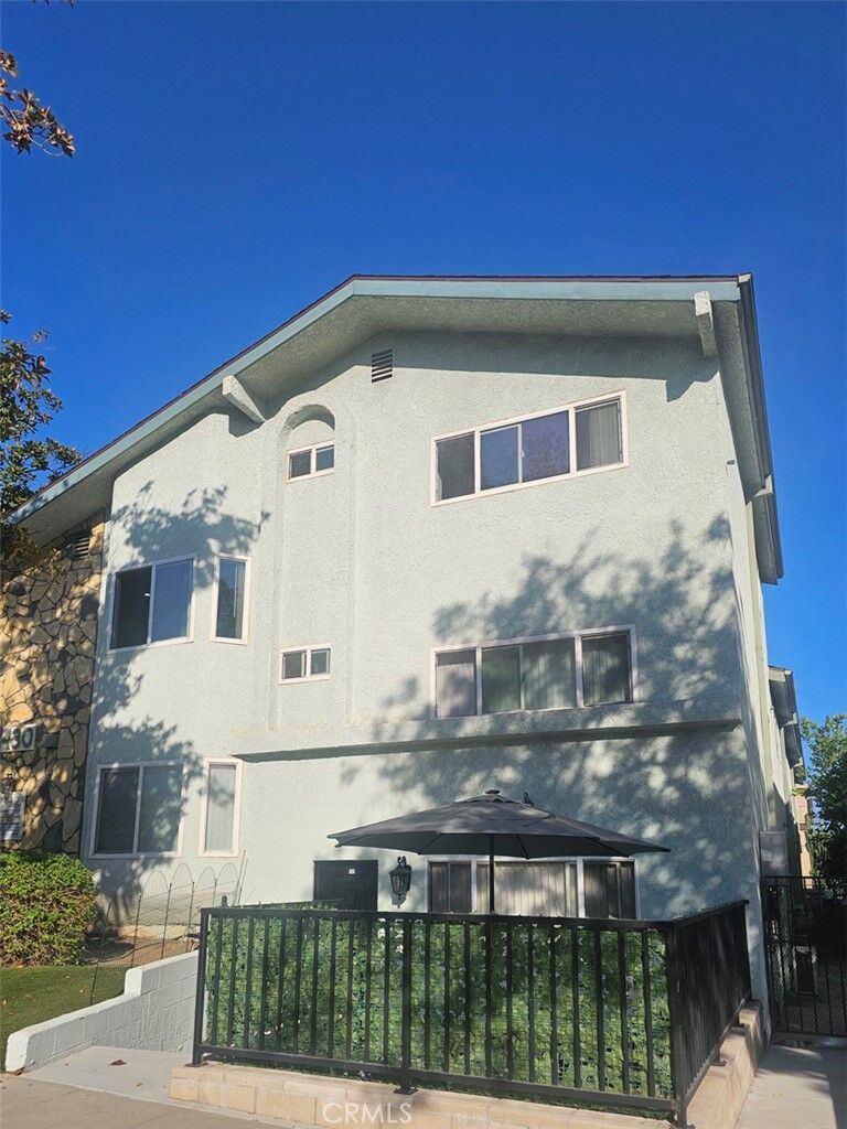 Property Photo:  430 E Valencia Avenue D  CA 91501 