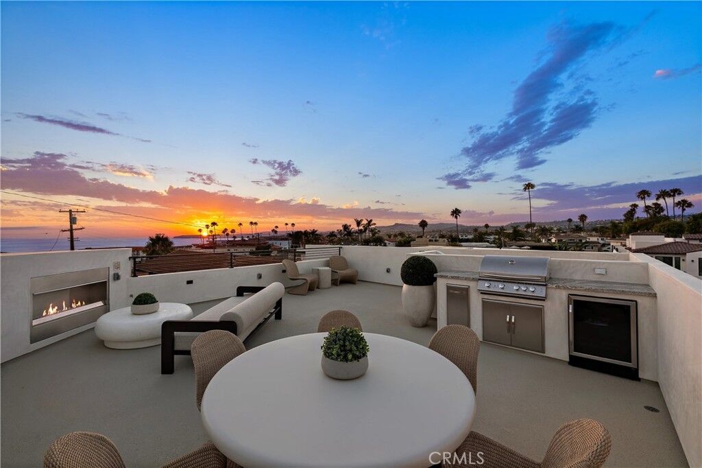 Property Photo:  245 W El Portal B  CA 92672 