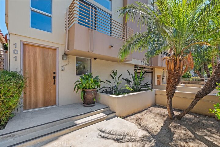 Property Photo:  13440 Moorpark Street 101  CA 91423 