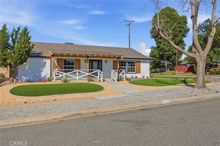 Property Photo:  351 Sherwood  CA 92373 