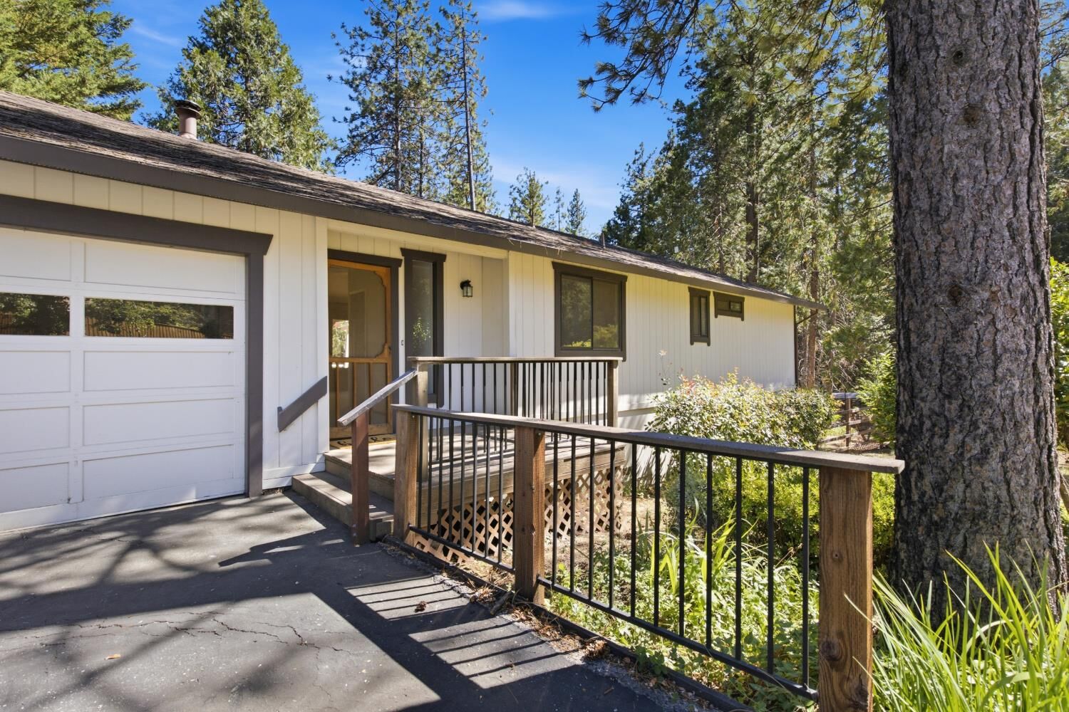 Property Photo:  13581 Schooner Hill Drive  CA 95945 