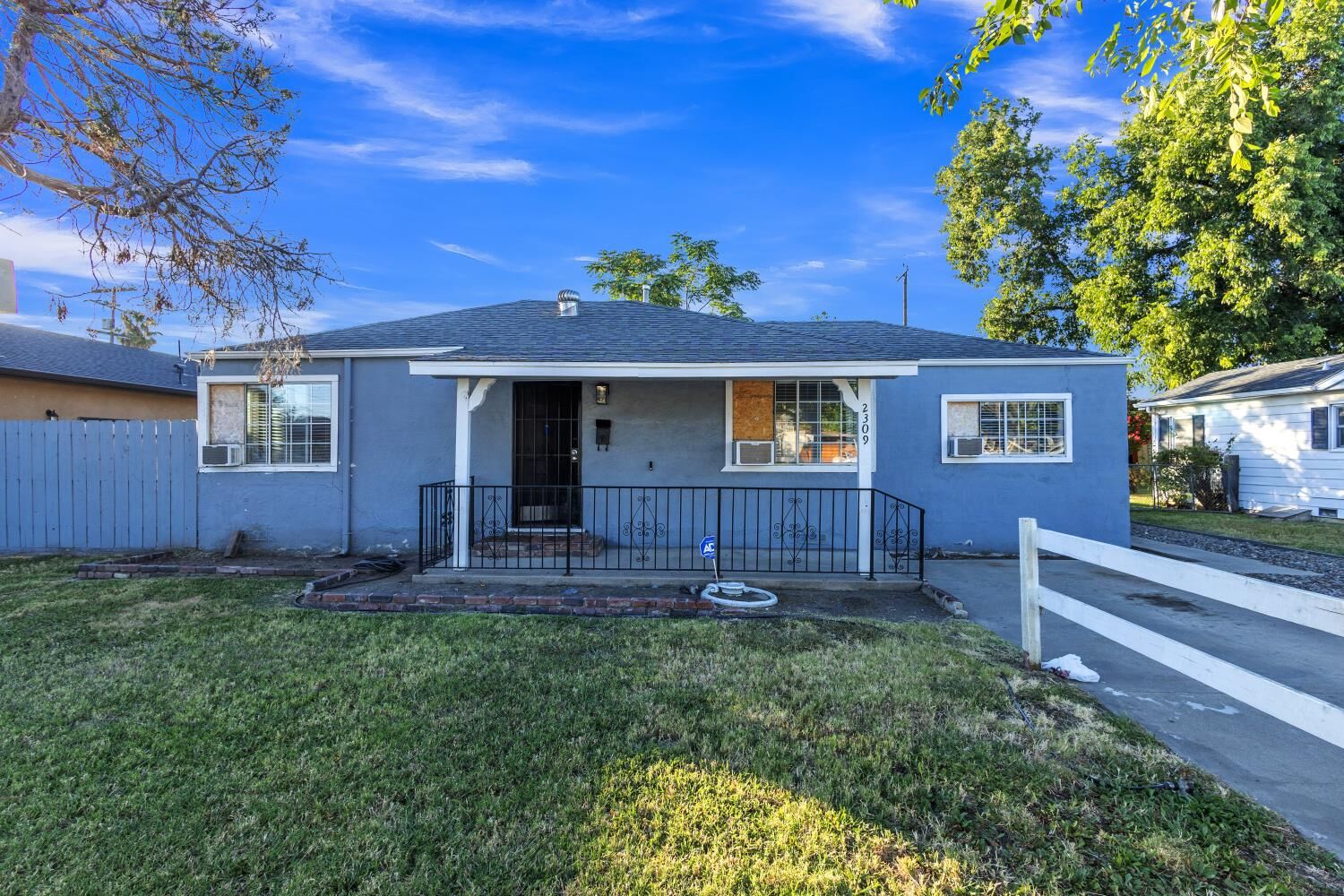 Property Photo:  2309 Hackberry Street  CA 95205 