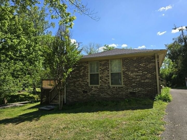 Property Photo:  605 Harpeth Pkwy E  TN 37221 