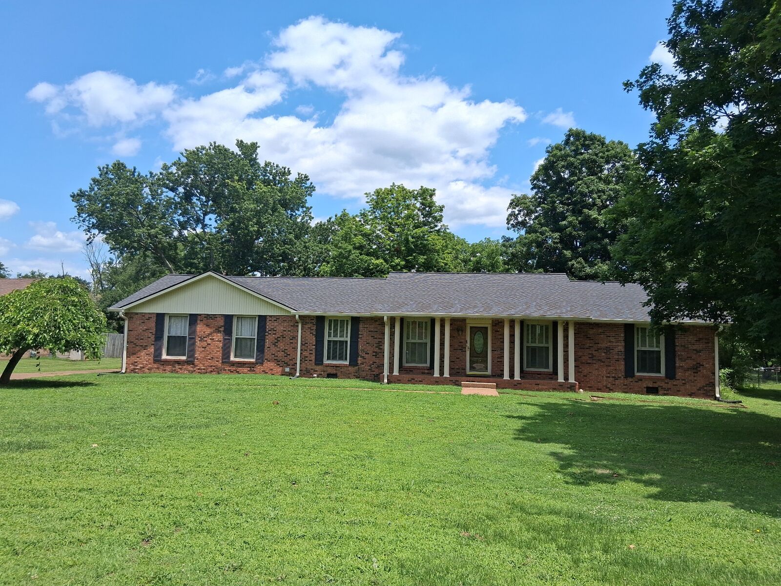 Property Photo:  858 Moreland Dr  TN 37066 