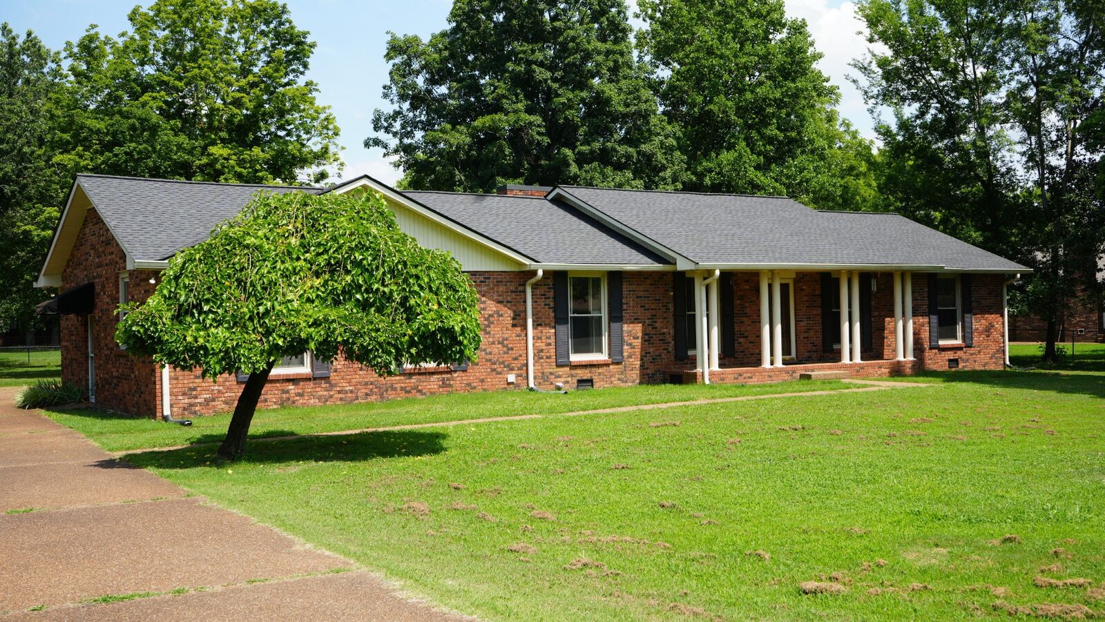 Property Photo: 858 Moreland Dr TN 37066