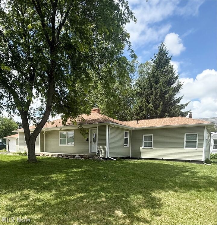 Property Photo: 419 Dickson Street OH 44090