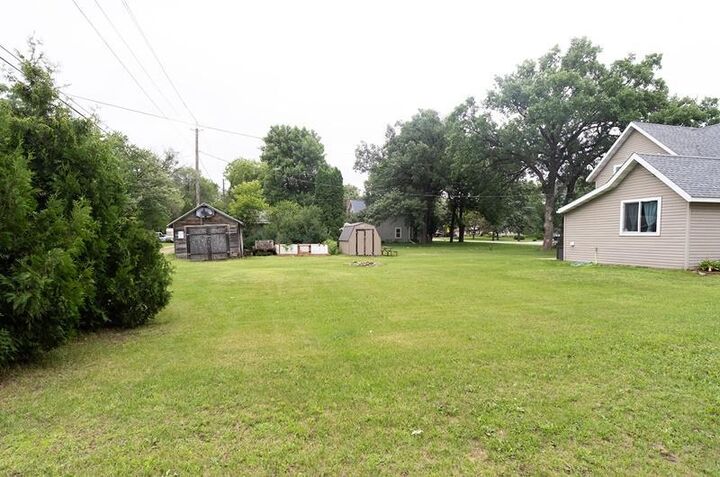 Property Photo: 521 S Driftwood Street MN 56373