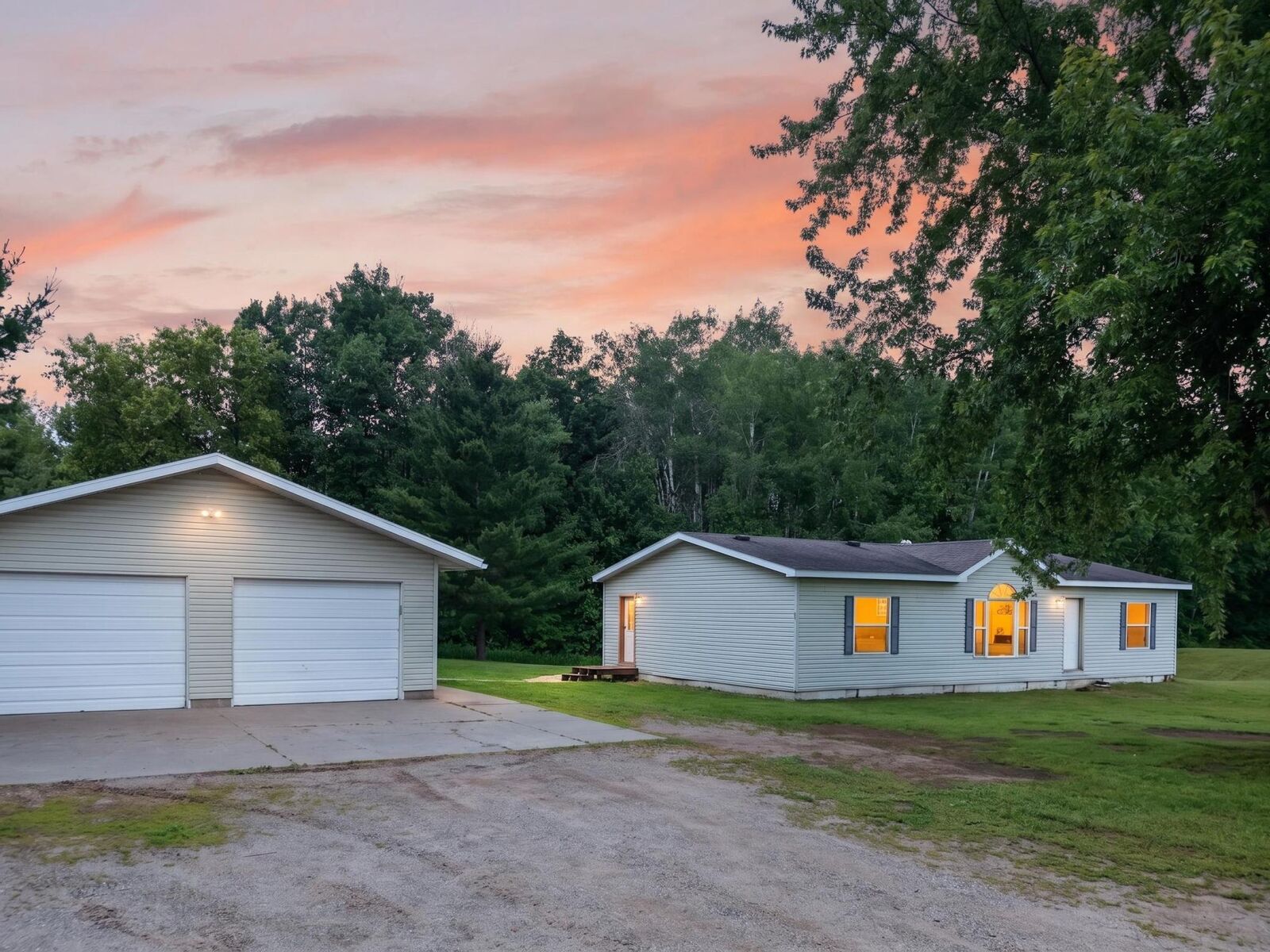Property Photo: 21671 Edwards Drive MN 56455
