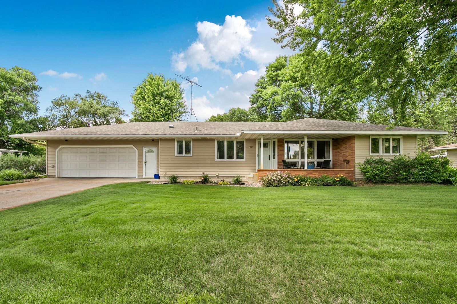 Property Photo:  1021 Bromo Avenue  MN 56303 