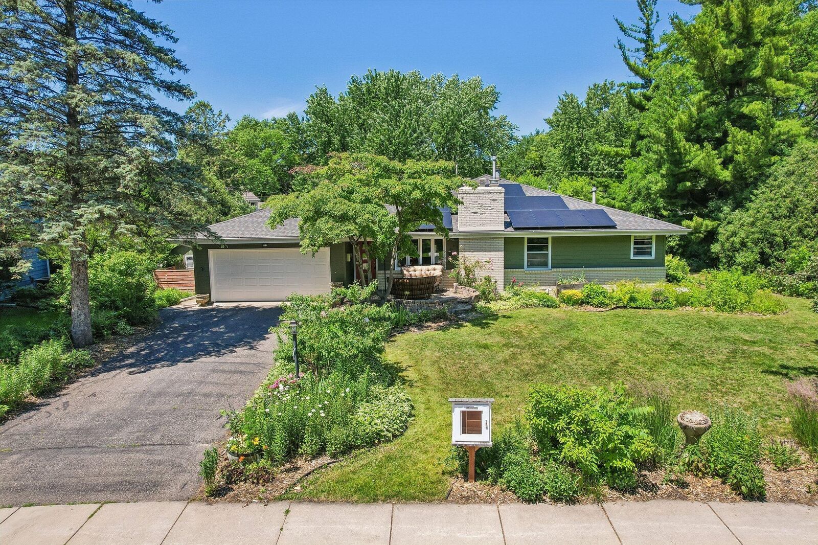 Property Photo:  2955 Regent Avenue N  MN 55422 