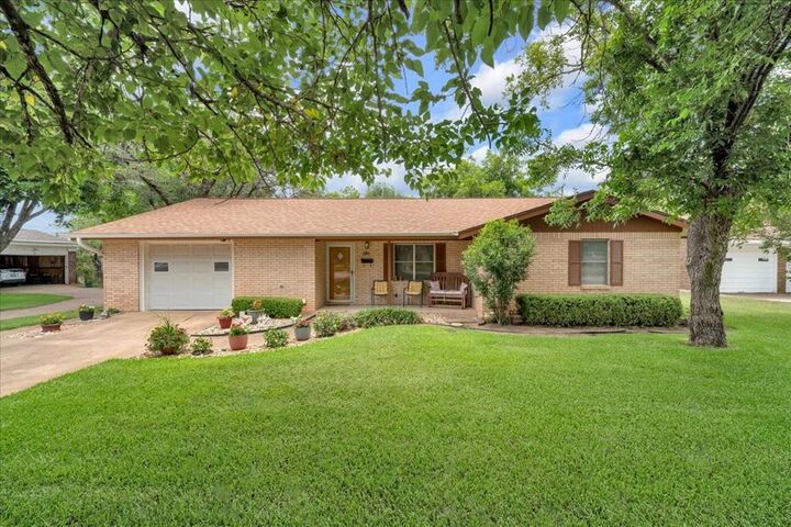 Property Photo:  419 S Williams Street  TX 76531 