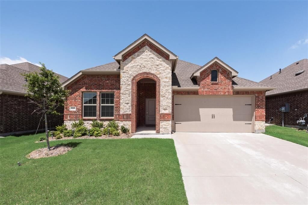 Property Photo:  727 Dove Haven Way  TX 75166 