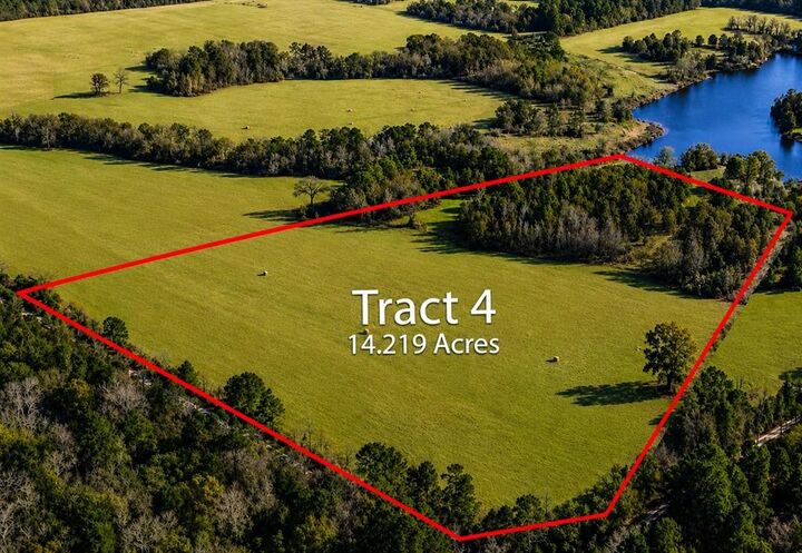 Property Photo:  1040 County Road 3590  TX 75494 
