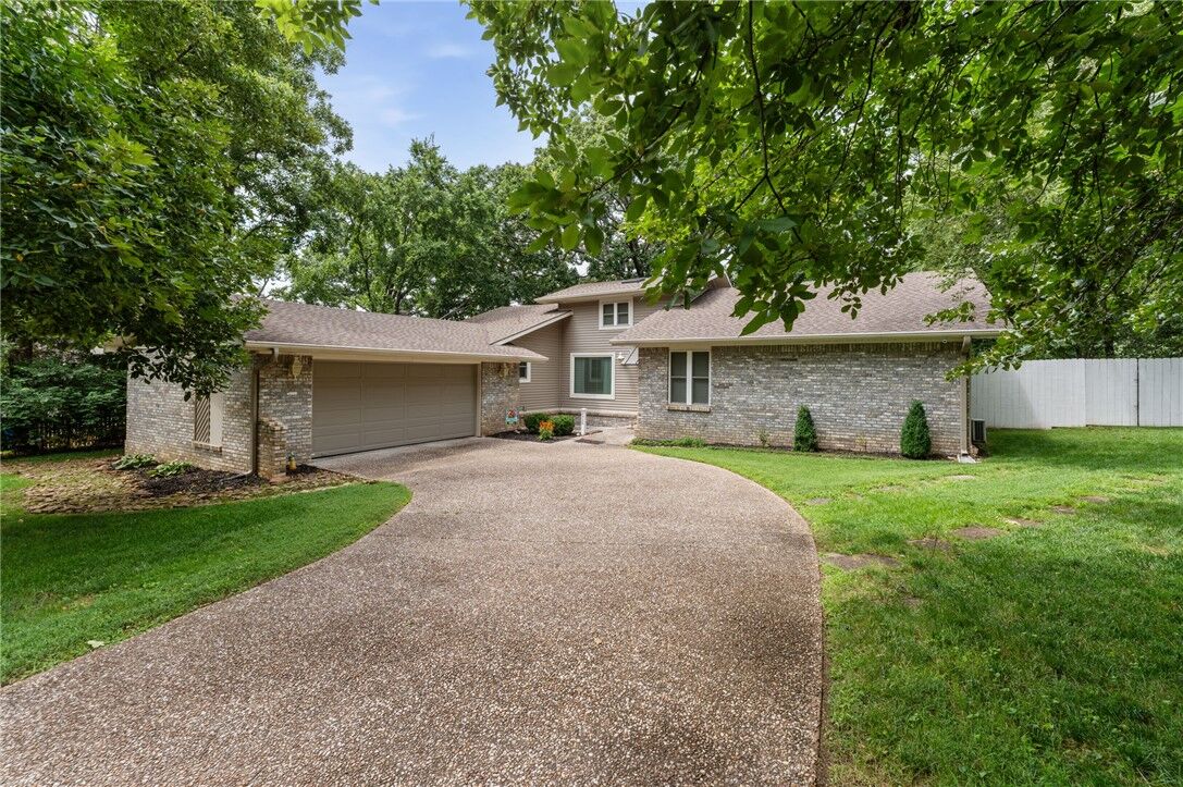 Property Photo:  2520 E Gentle Oaks Lane  AR 72703 