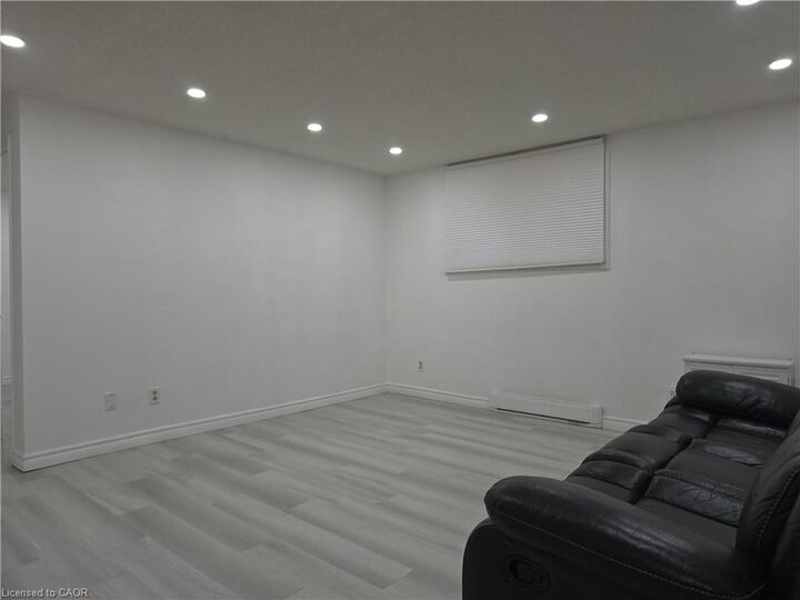 Property Photo:  565 Greenfield Avenue 902  ON N2C 2P5 