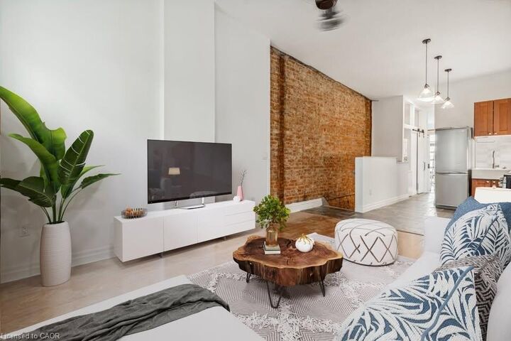 Property Photo:  150 James Street N 3  ON L8R 2K7 