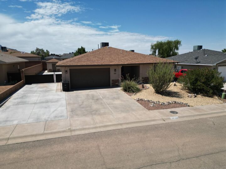Property Photo:  1114 Pajarito Dr  NM 88310-5544 