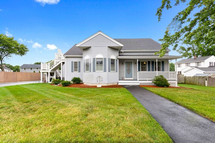 Property Photo:  4 Calas Circle  MA 01960 