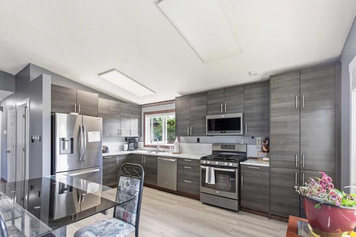 Property Photo:  9922 81 Avenue  AB T8V 3T2 
