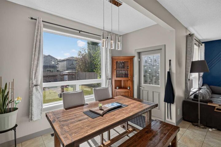 Property Photo: 166 Hillcrest Circle SW AB T4B 0Y5