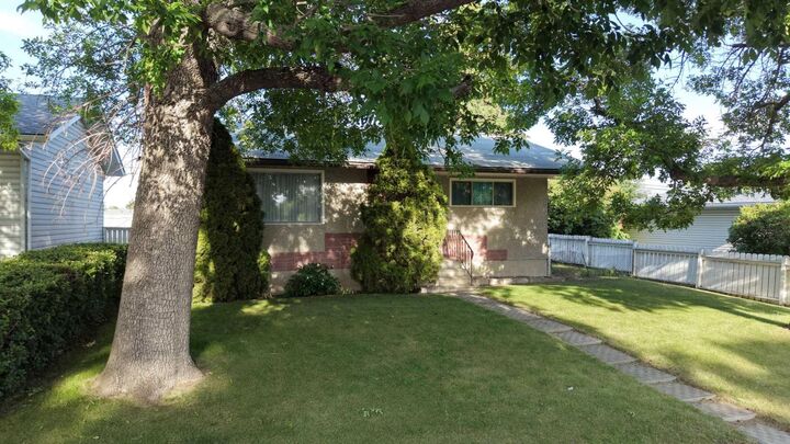 Property Photo: 1424 Radisson Drive SE AB T2A 1Z4