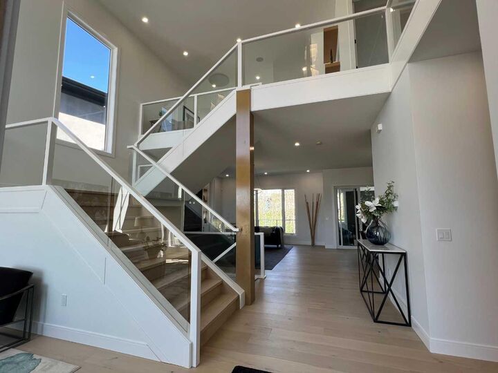 Property Photo: 48 Rockcliff Terrace NW AB T3G 0G6