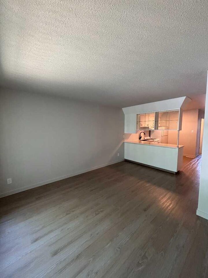 Property Photo:  1814 10 Avenue S 9  AB T1K 0B6 