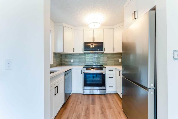 Property Photo:  624 2 Avenue NW 4  AB T2N 0E3 